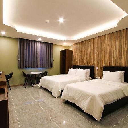 The King Hotel Busan Bagian luar foto
