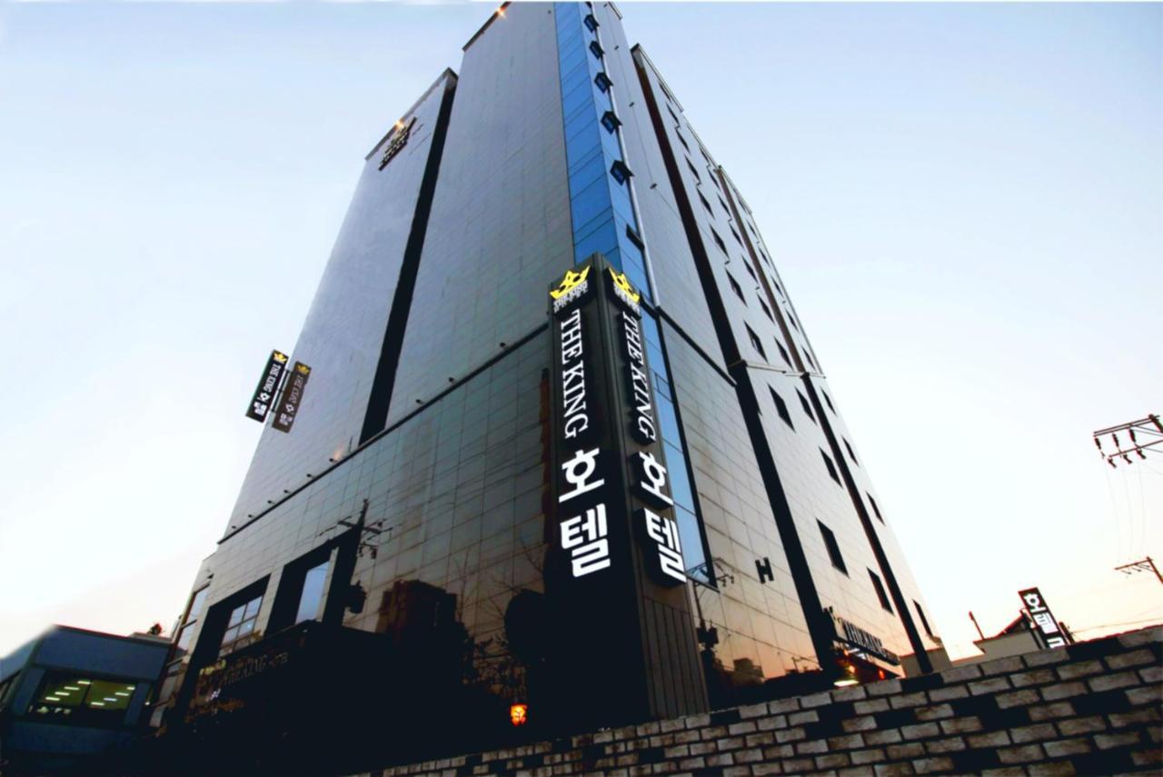 The King Hotel Busan Bagian luar foto