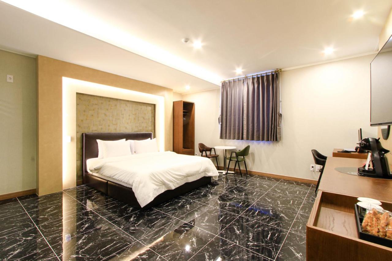 The King Hotel Busan Bagian luar foto