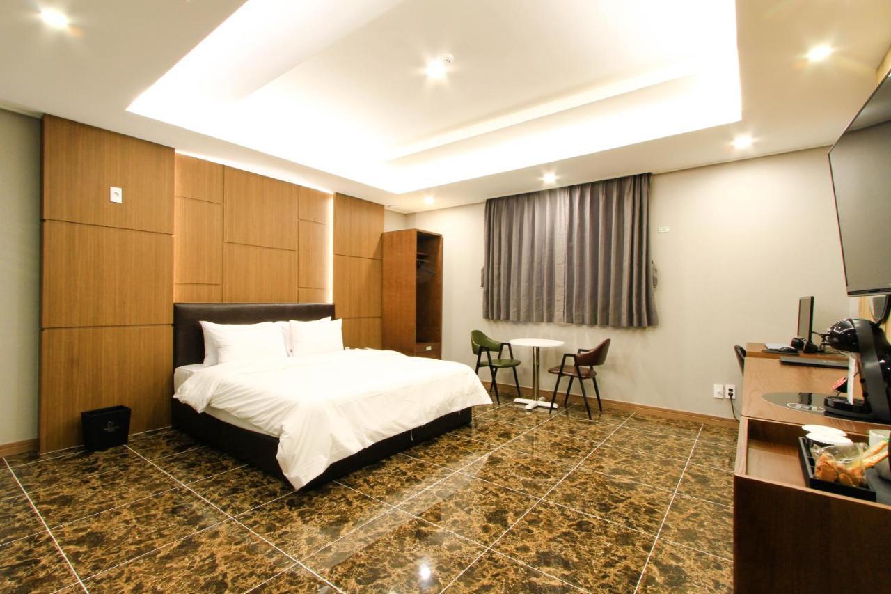 The King Hotel Busan Bagian luar foto