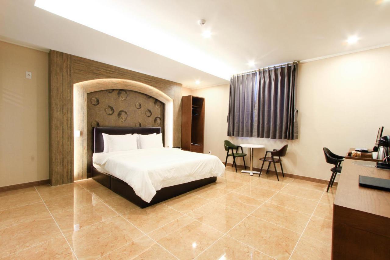 The King Hotel Busan Bagian luar foto