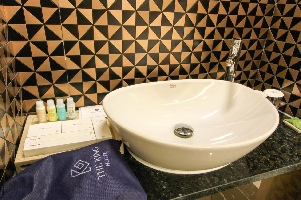 The King Hotel Busan Bagian luar foto