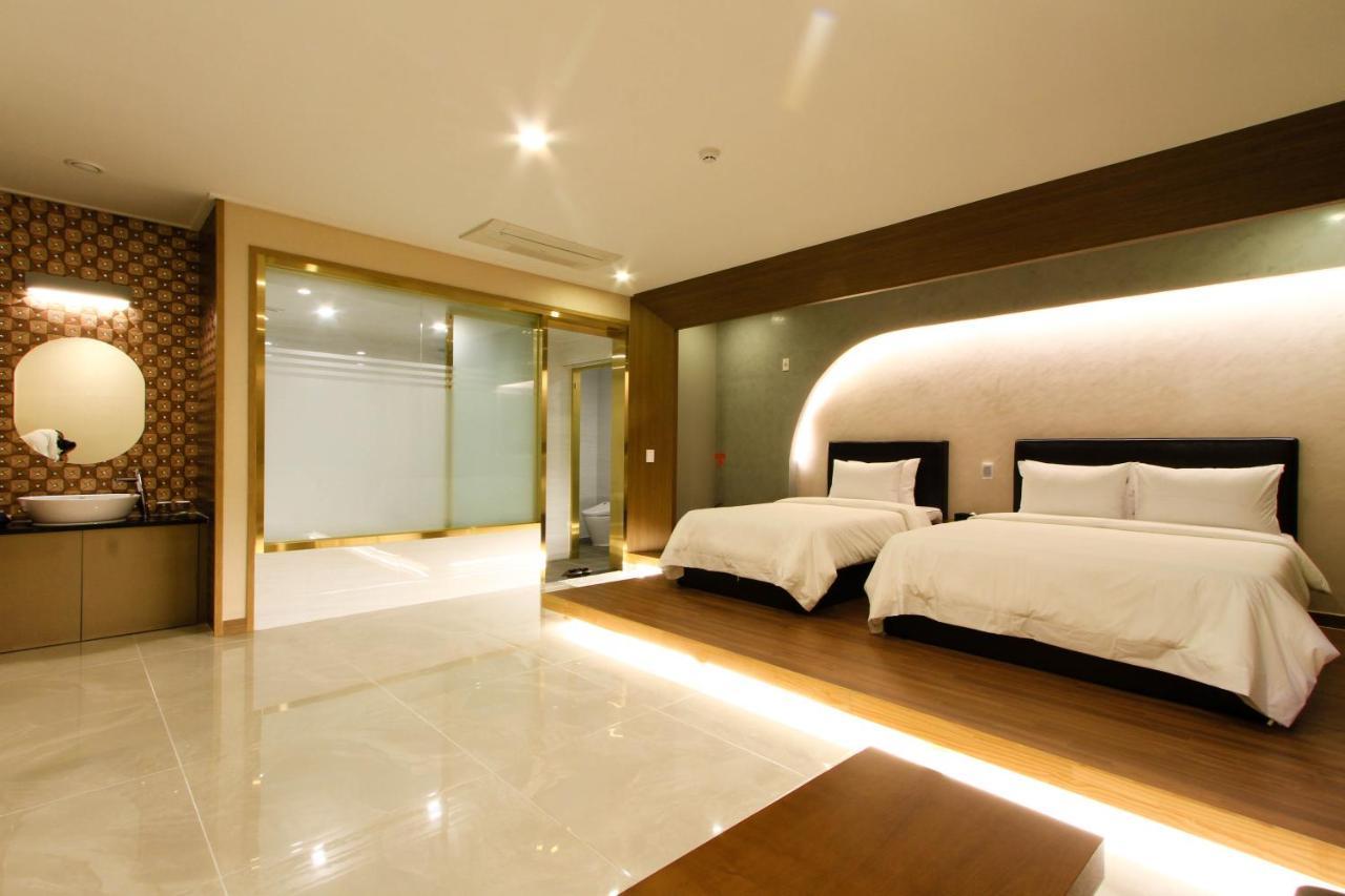 The King Hotel Busan Bagian luar foto