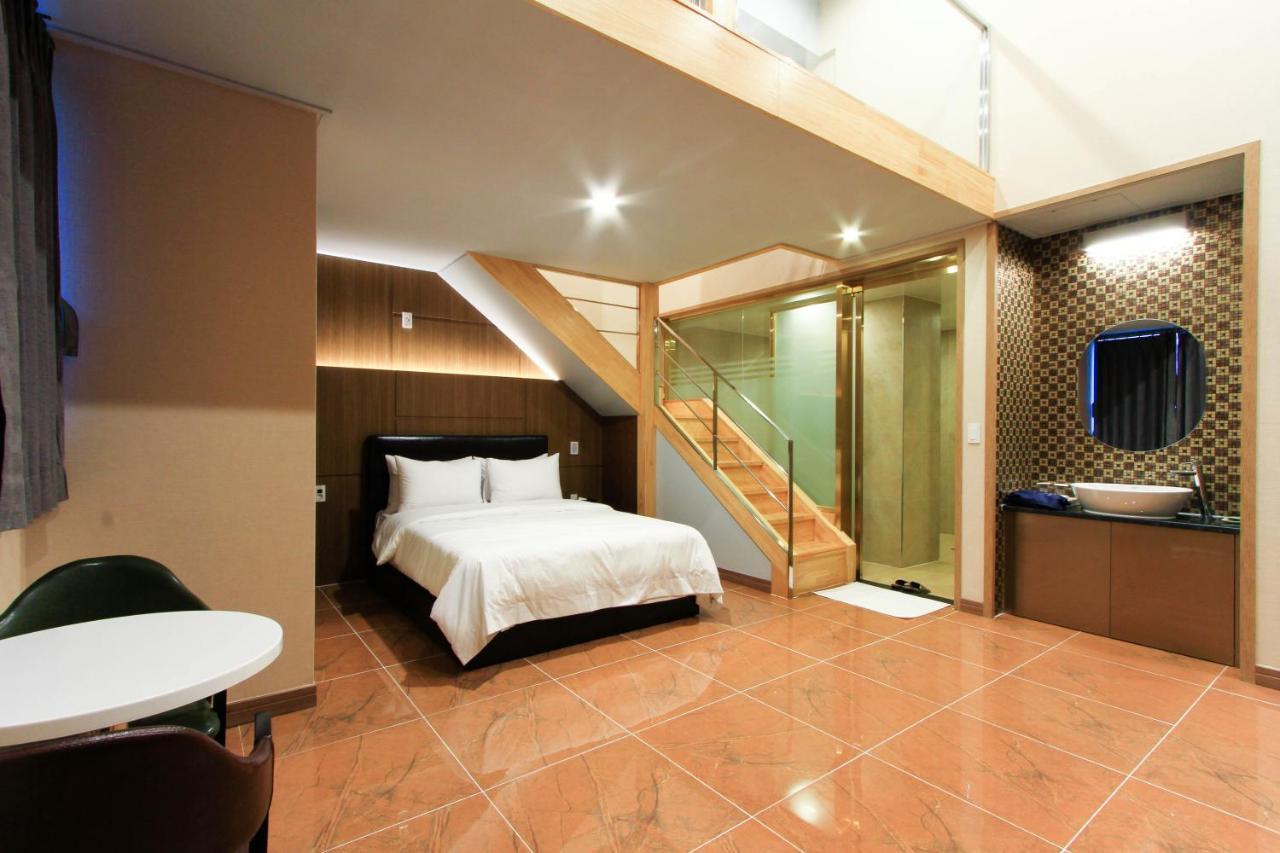 The King Hotel Busan Bagian luar foto
