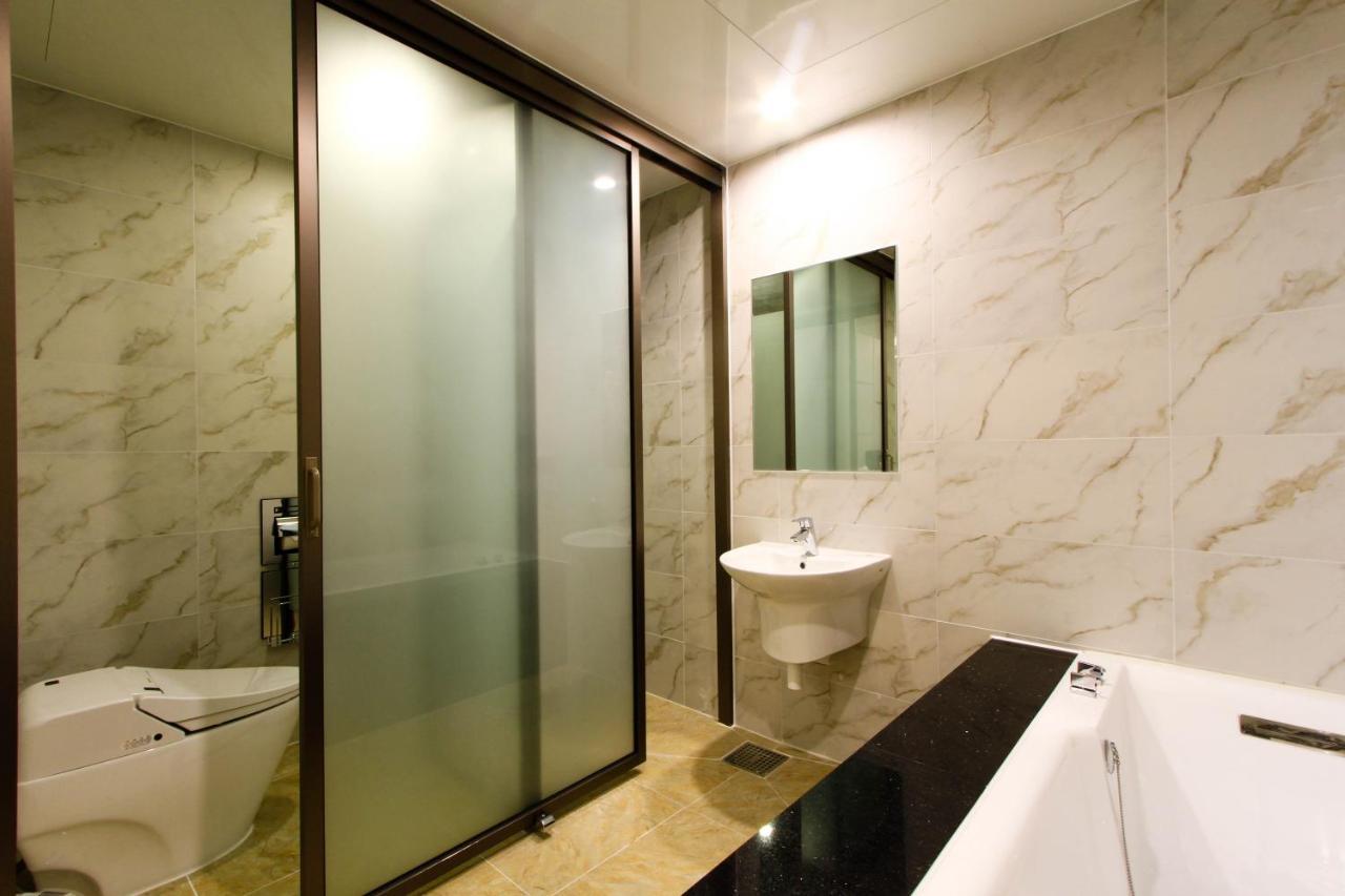 The King Hotel Busan Bagian luar foto