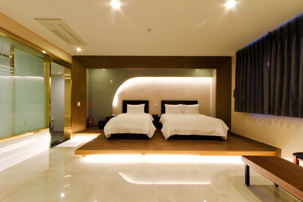 The King Hotel Busan Bagian luar foto