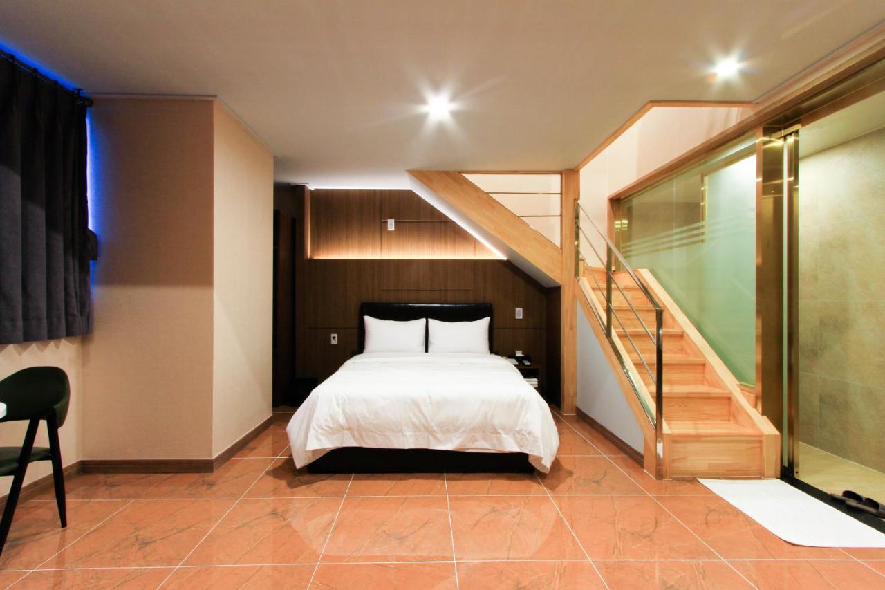 The King Hotel Busan Bagian luar foto