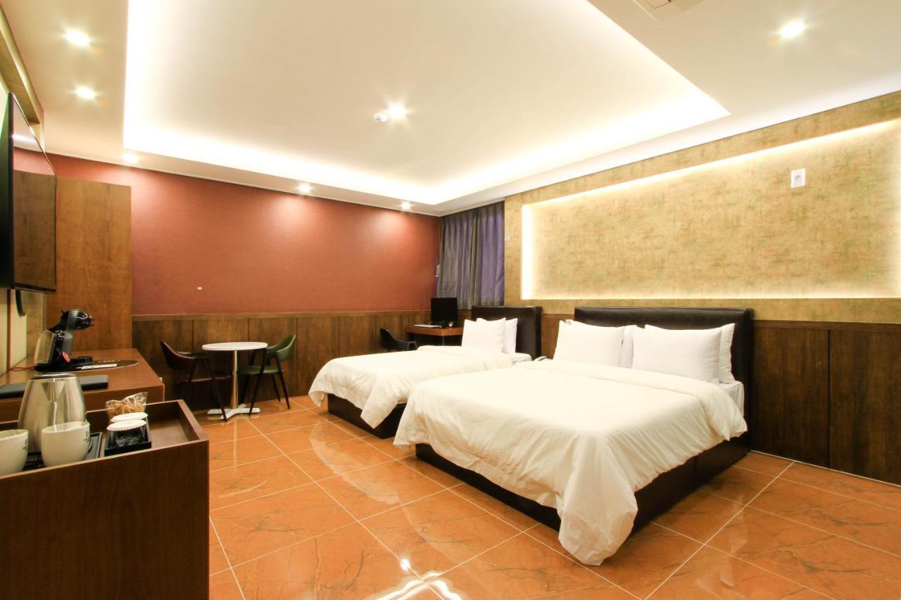 The King Hotel Busan Bagian luar foto