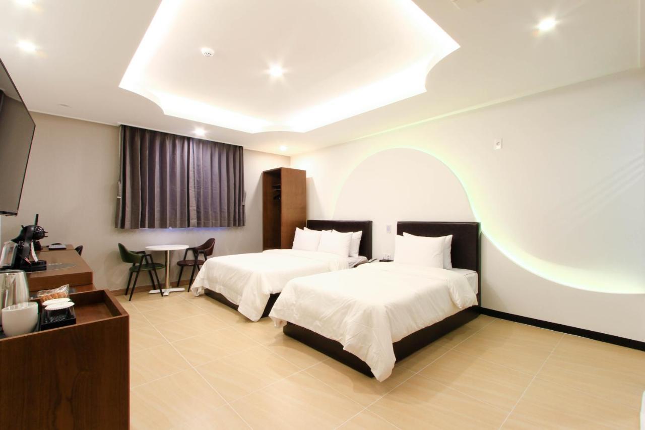 The King Hotel Busan Bagian luar foto