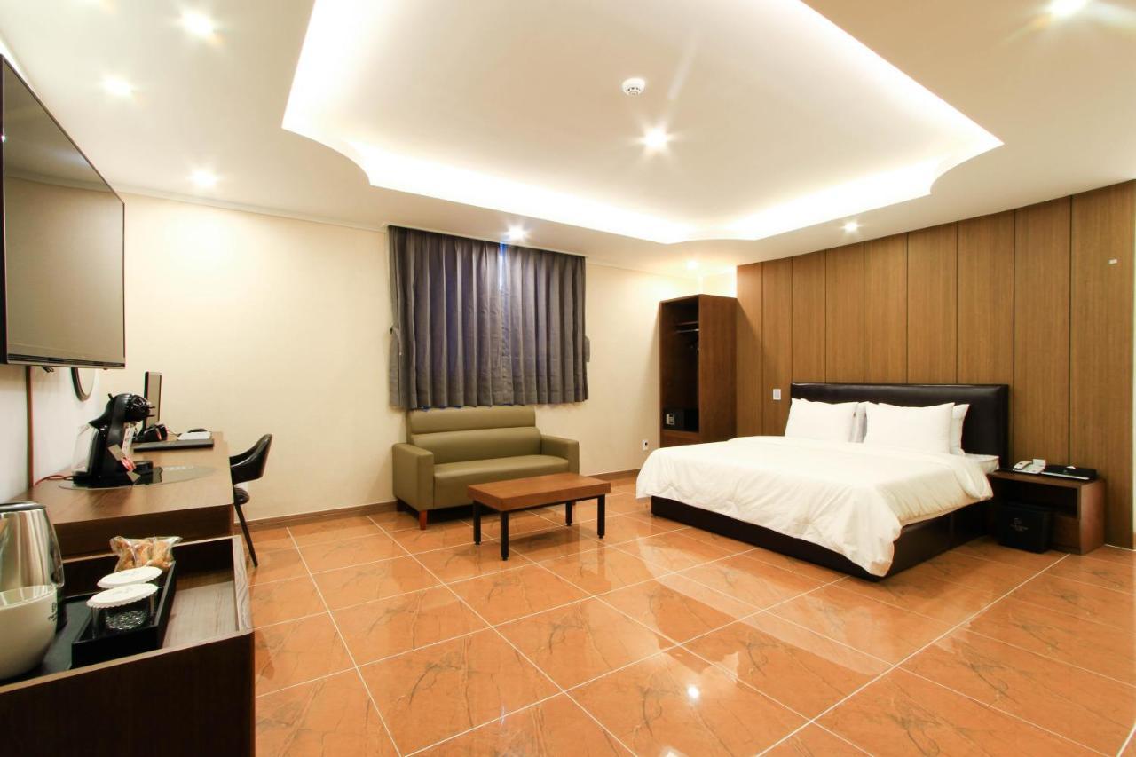 The King Hotel Busan Bagian luar foto