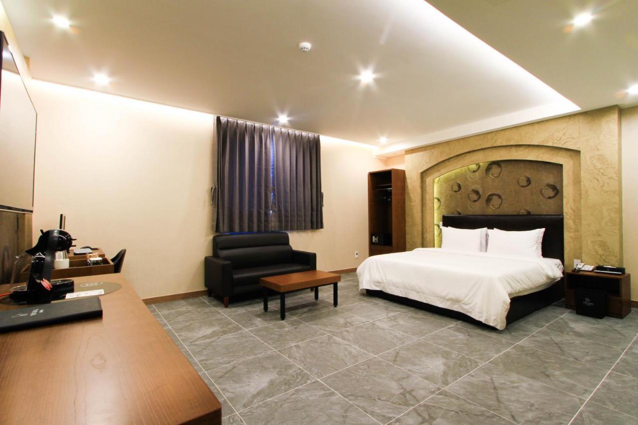 The King Hotel Busan Bagian luar foto