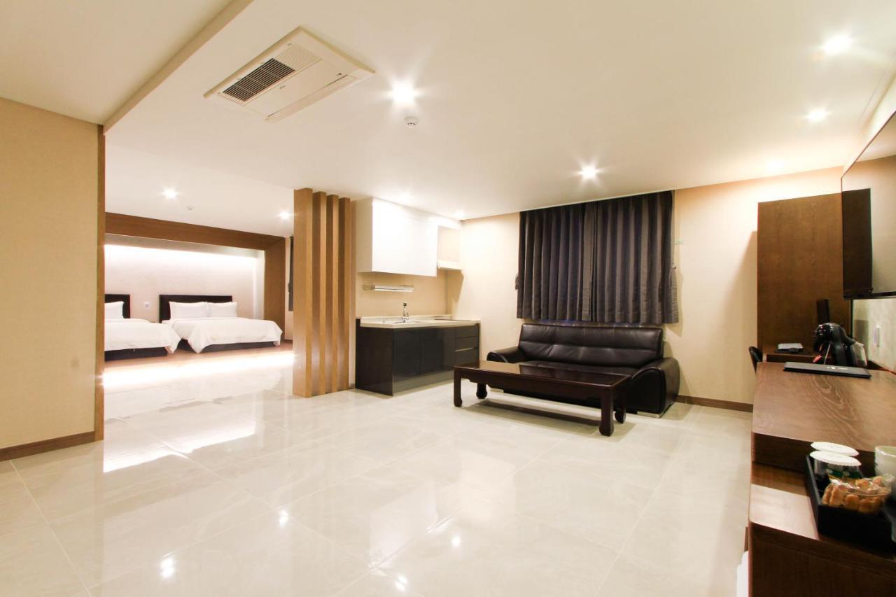 The King Hotel Busan Bagian luar foto