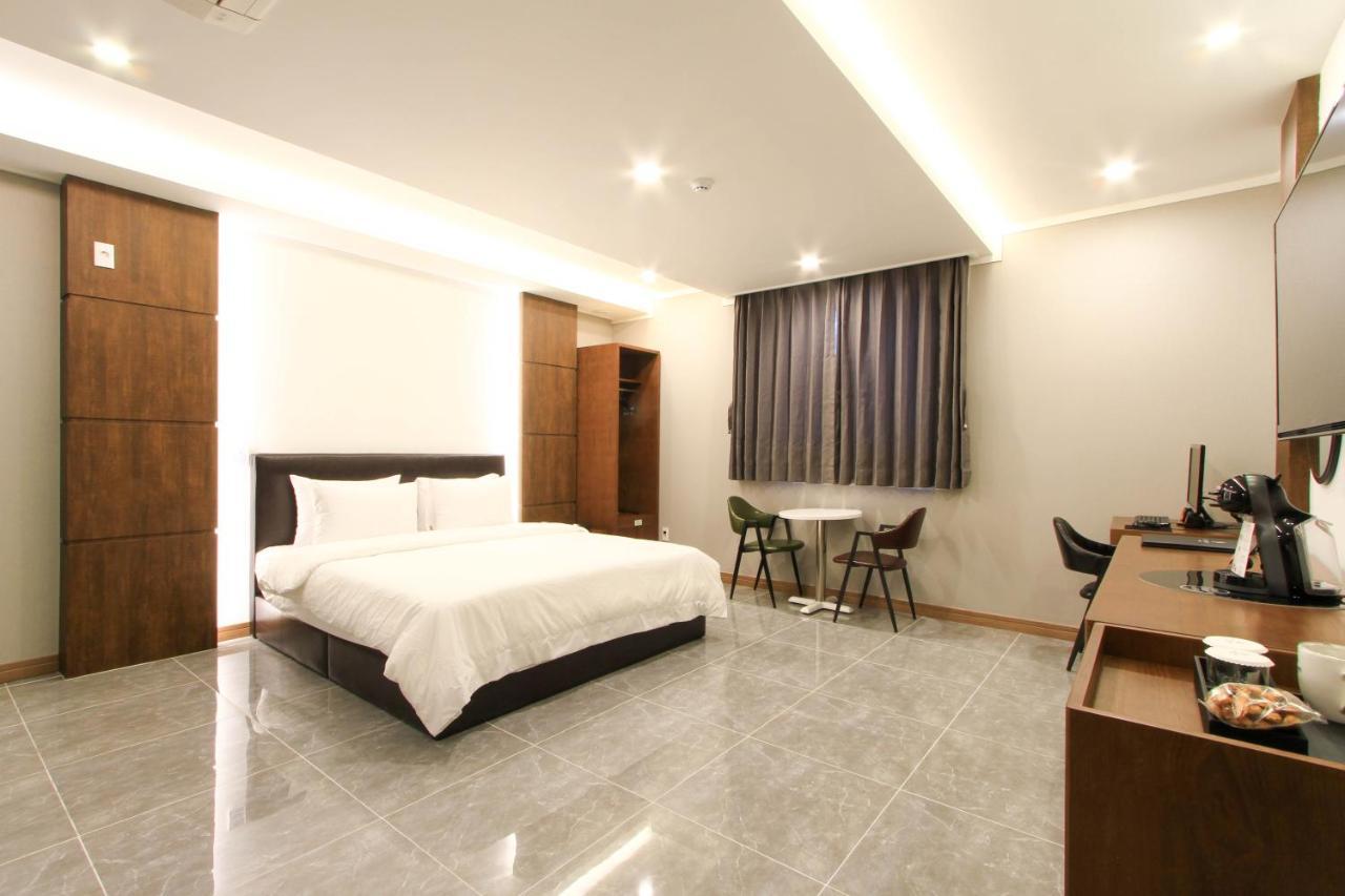 The King Hotel Busan Bagian luar foto