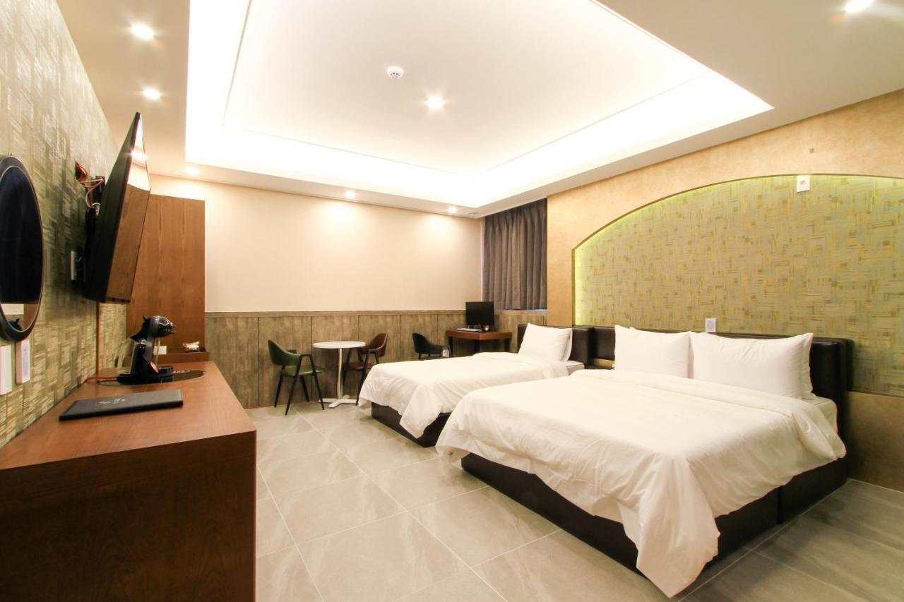 The King Hotel Busan Bagian luar foto