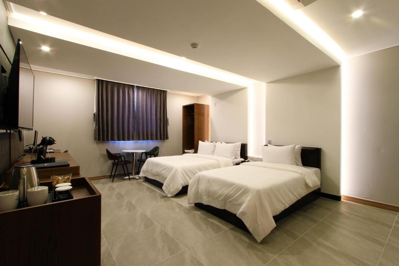 The King Hotel Busan Bagian luar foto