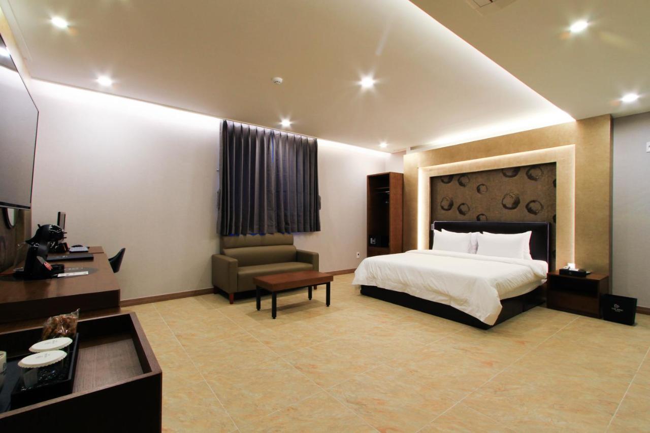 The King Hotel Busan Bagian luar foto
