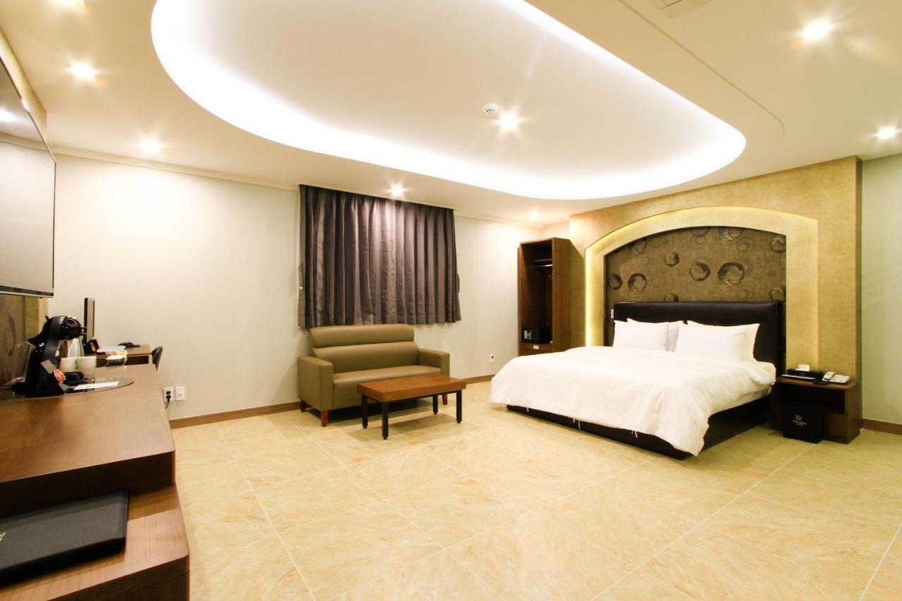 The King Hotel Busan Bagian luar foto