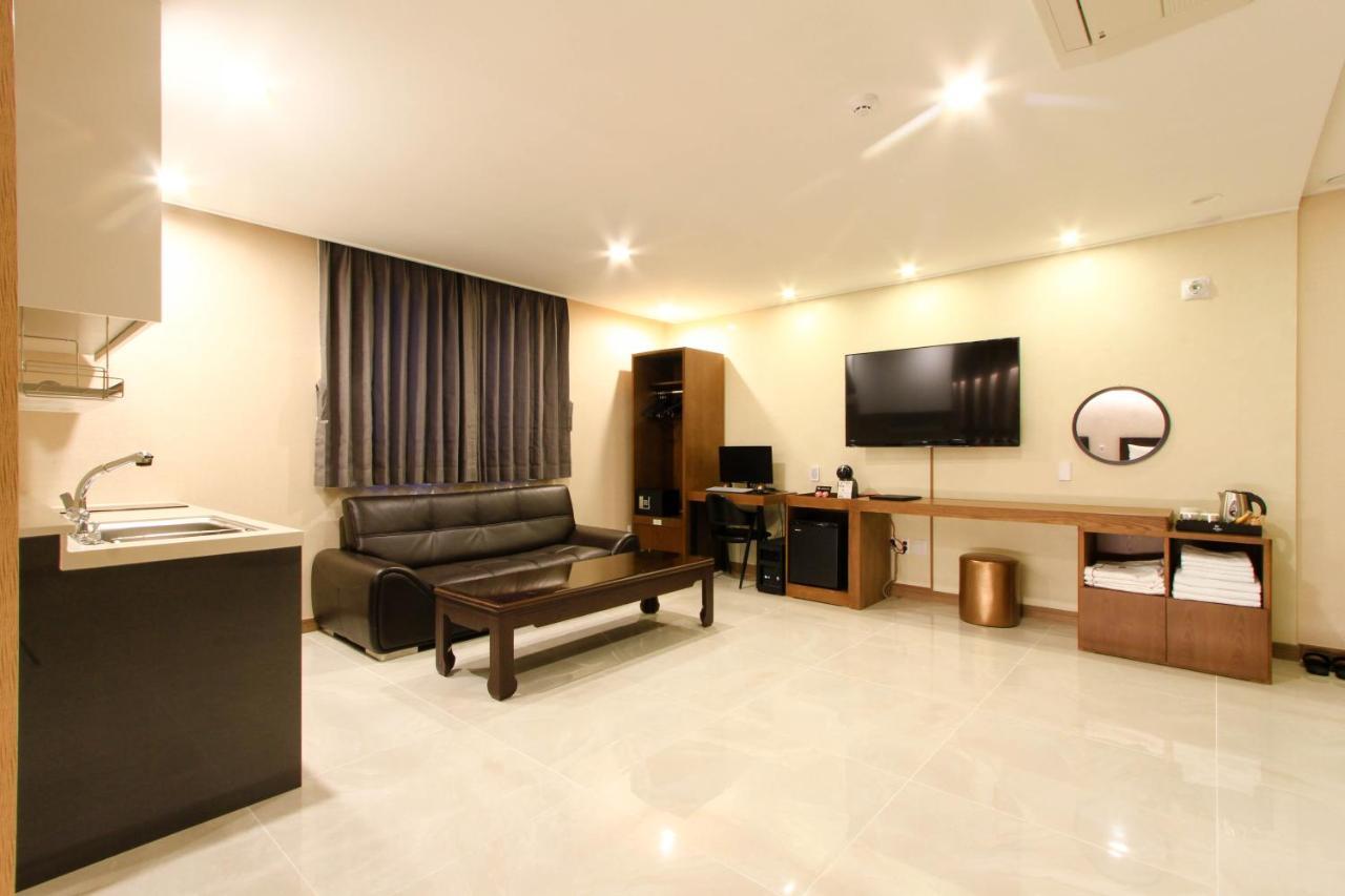 The King Hotel Busan Bagian luar foto