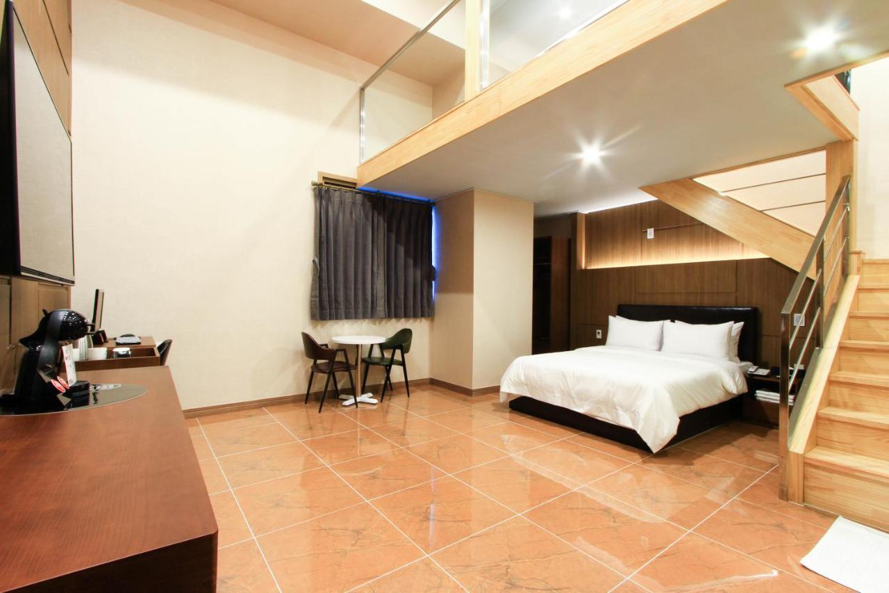 The King Hotel Busan Bagian luar foto