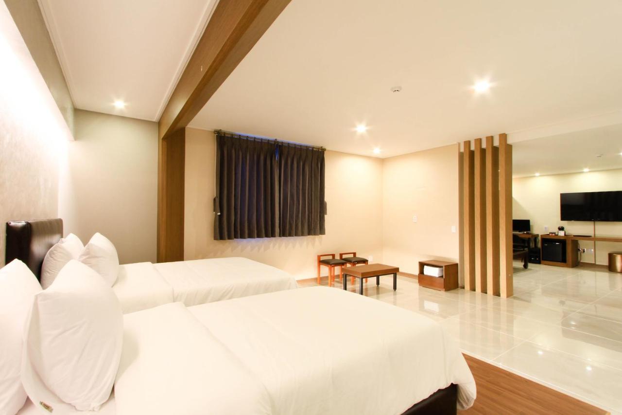 The King Hotel Busan Bagian luar foto