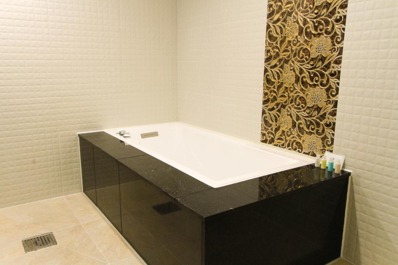 The King Hotel Busan Bagian luar foto